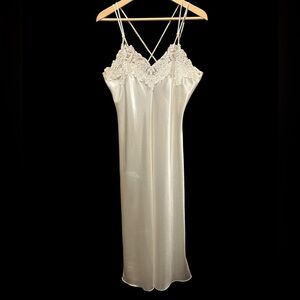 Lord & Taylor Vintage Ivory Lace and Pearls Double Strap Nightgown Size Large